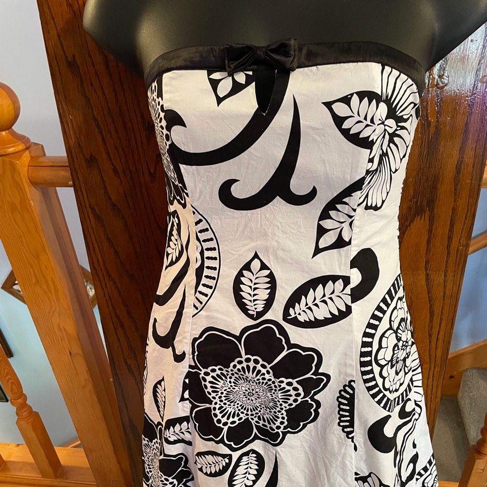 Black and white strapless dress